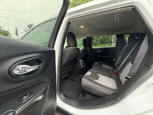 Used 2014 Jeep Cherokee Latitude w/ Comfort/Convenience Group FWD image 24