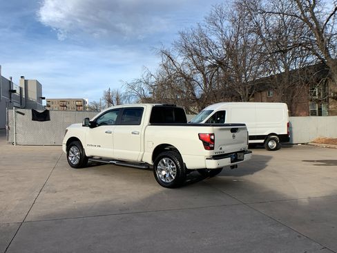 Used 2020 Nissan Titan SL w/ Moonroof Package image 3