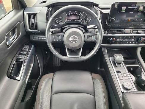 Used 2023 Nissan Pathfinder SL image 28