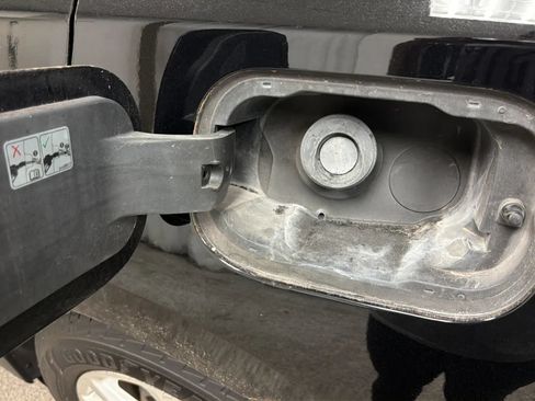 Used 2018 Chevrolet Equinox Premier FWD image 28
