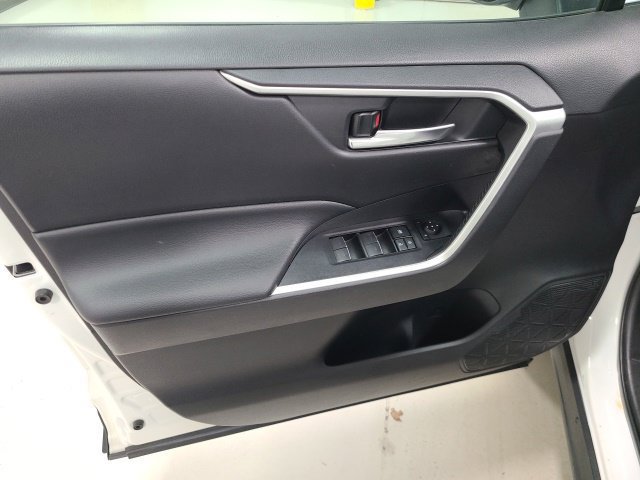 Certified 2022 Toyota RAV4 XLE w/ Carpet Mat Package (TMS) AWD/4WD image 19