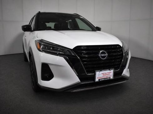 Certified 2023 Nissan Kicks SR w/ SR Premium Package FWD image 3