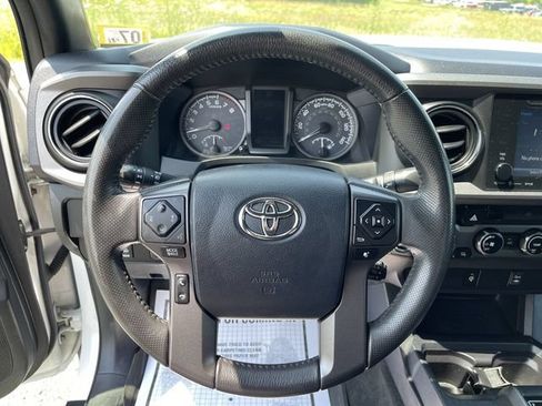 Certified 2017 Toyota Tacoma TRD Off-Road w/ Tow Package AWD/4WD image 15