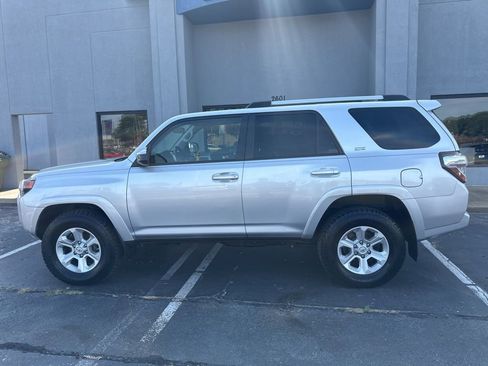 Used 2019 Toyota 4Runner SR5 AWD/4WD image 8
