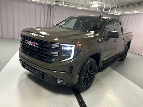 Used 2024 GMC Sierra 1500 Elevation w/ Preferred Package AWD/4WD image 3