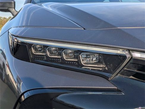 Used 2023 Toyota Crown Limited image 10