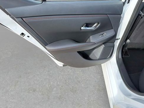 Used 2025 Nissan Sentra SR FWD image 10