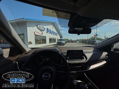 Used 2023 Nissan Rogue SV AWD/4WD image 2