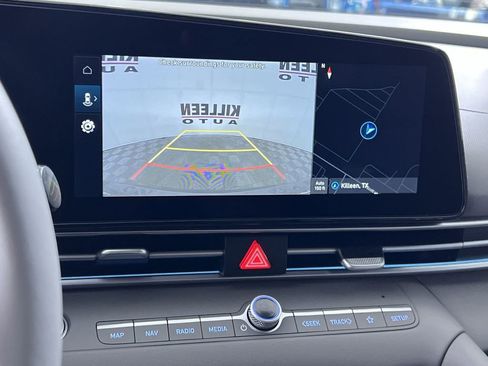 New 2025 Hyundai Elantra SEL image 18