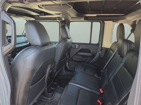 Used 2019 Jeep Wrangler Unlimited Sahara AWD/4WD image 10