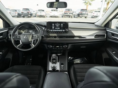 Used 2024 Mitsubishi Outlander SE image 36