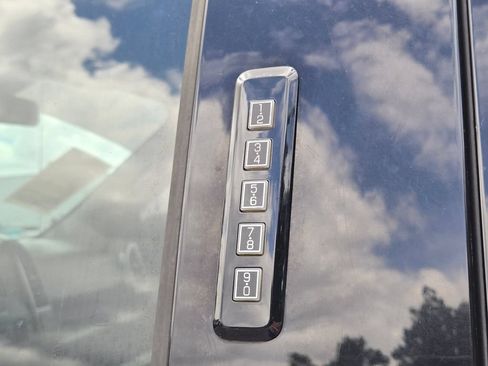 Used 2017 Ford F150 XLT AWD/4WD image 14