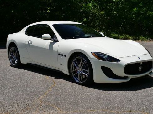 Used 2017 Maserati GranTurismo MC RWD image 4