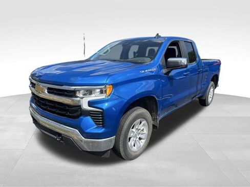 Used 2023 Chevrolet Silverado 1500 LT w/ Protection Package AWD/4WD image 4