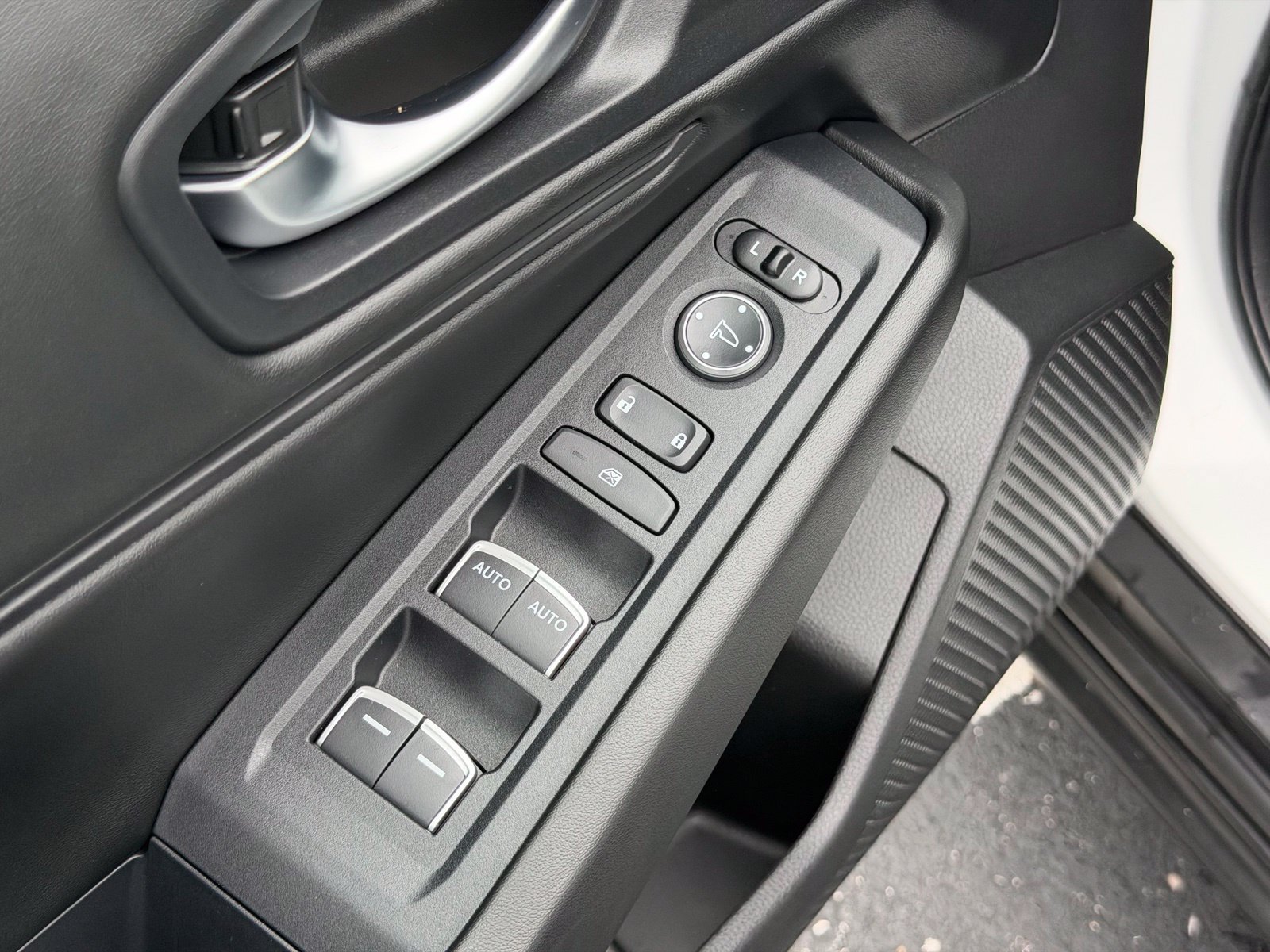 Used 2025 Honda Accord SE image 14
