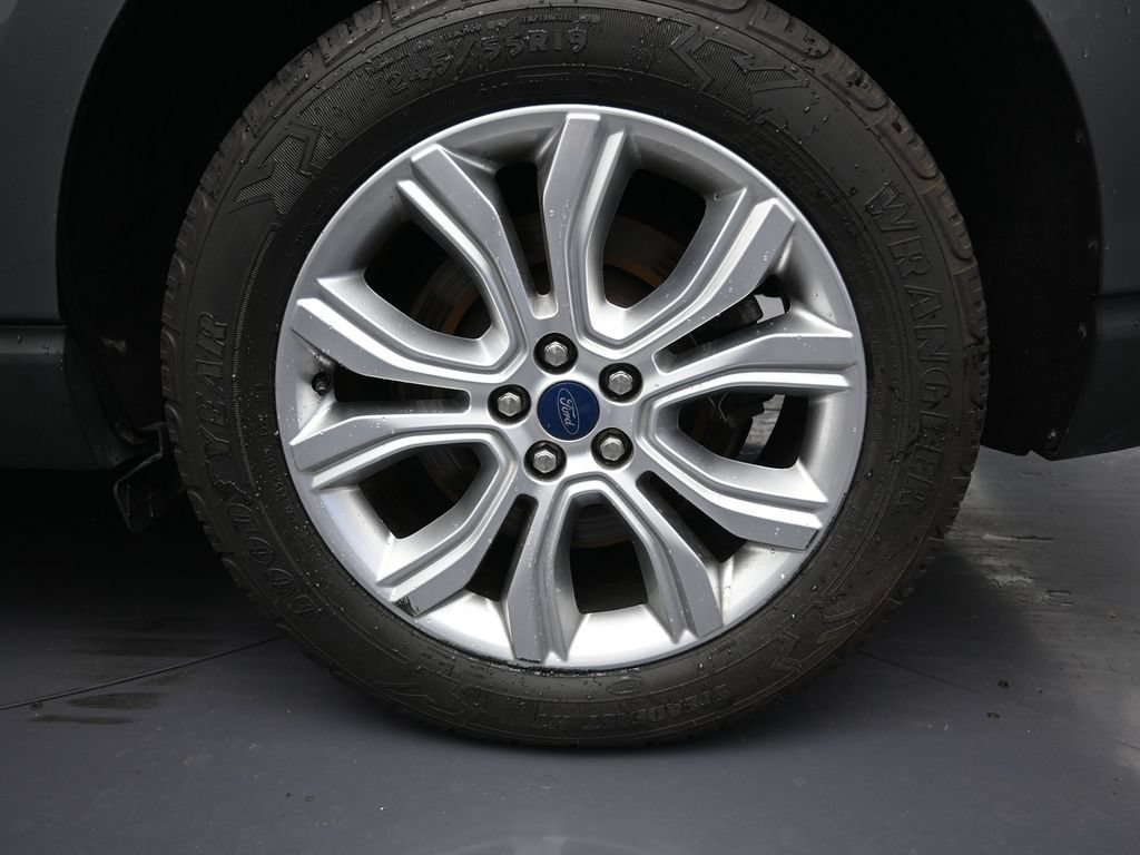 Used 2021 Ford Edge Titanium AWD/4WD image 9