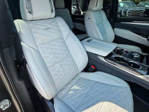 Used 2025 Cadillac Escalade V w/ LPO, Floor Liner Package image 33