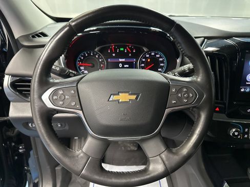 Used 2020 Chevrolet Traverse LT image 40