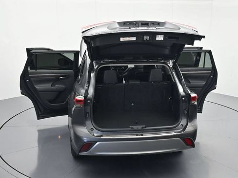 Used 2023 Toyota Highlander Platinum FWD image 47