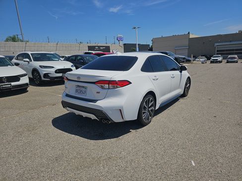 Used 2020 Toyota Corolla SE w/ SE Premium Package FWD image 3