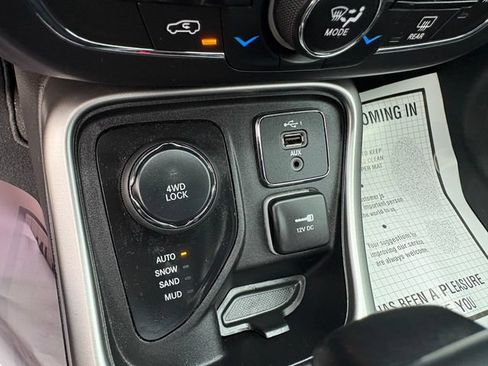 Used 2021 Jeep Compass Latitude AWD/4WD image 23