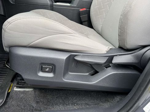 Used 2025 Toyota Tacoma SR5 AWD/4WD image 19