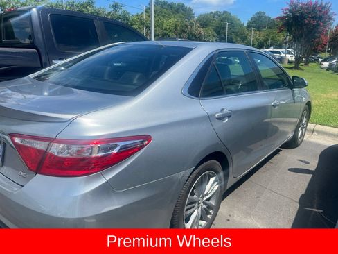 Used 2015 Toyota Camry SE FWD image 4