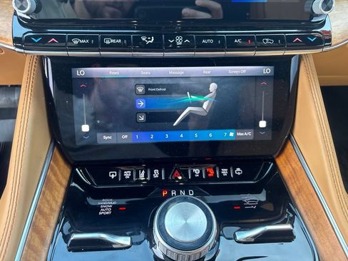 Used 2022 Jeep Grand Wagoneer Series III AWD/4WD image 26