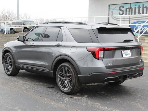 New 2026 Ford Explorer ST-Line w/ ST-Line Street Pack AWD/4WD image 4