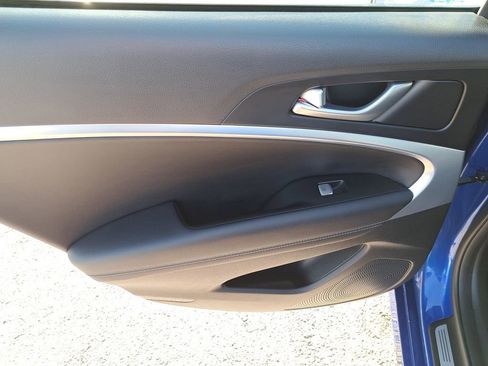 Used 2023 Genesis G70 2.0T image 7