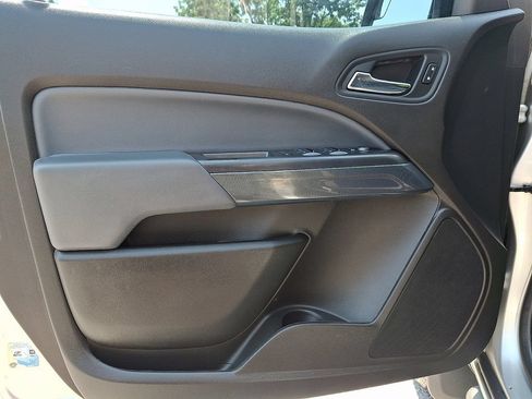 Used 2016 Chevrolet Colorado Z71 AWD/4WD image 12