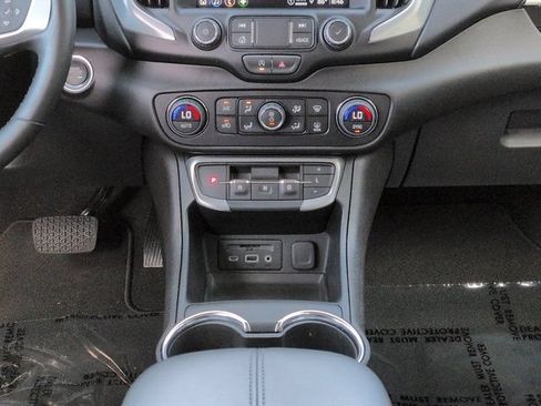 Used 2024 GMC Terrain SLT w/ Tech Package FWD image 19