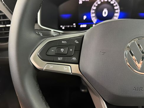 New 2025 Volkswagen Taos SE image 12