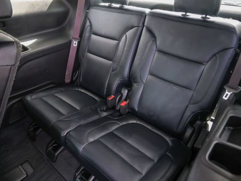 Used 2022 GMC Acadia SLE w/ Driver Convenience Package FWD image 27