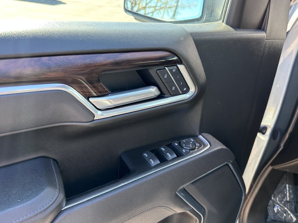 Used 2025 GMC Sierra 1500 SLT AWD/4WD image 22