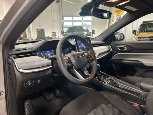 Used 2023 Jeep Compass Sport AWD/4WD image 11