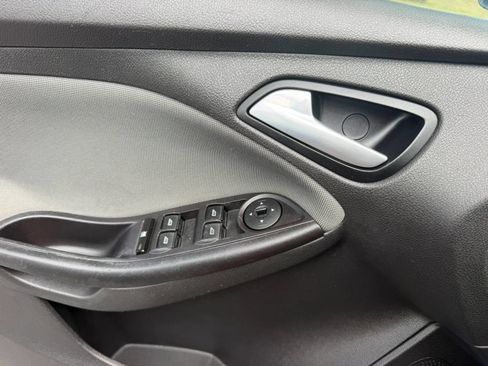 Used 2014 Ford Focus SE w/ SE Winter Package FWD image 28