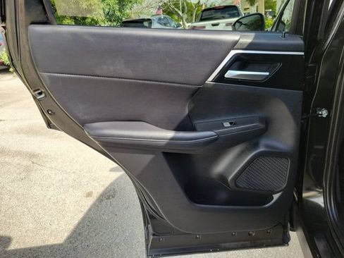 Used 2024 Mitsubishi Outlander SE AWD/4WD image 10