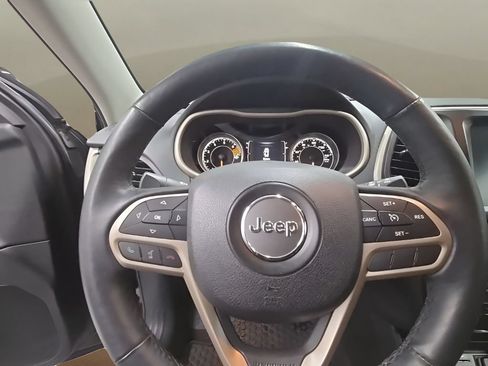 Used 2017 Jeep Cherokee Latitude w/ Safety/Convenience Group AWD/4WD image 29