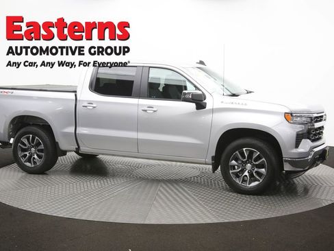 Used 2022 Chevrolet Silverado 1500 LT AWD/4WD image 49