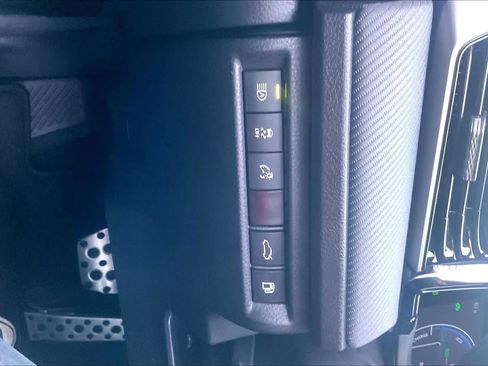 Used 2025 Toyota Camry SE w/ Convenience Package image 33