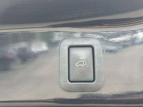 Used 2019 Toyota Highlander SE AWD/4WD image 19
