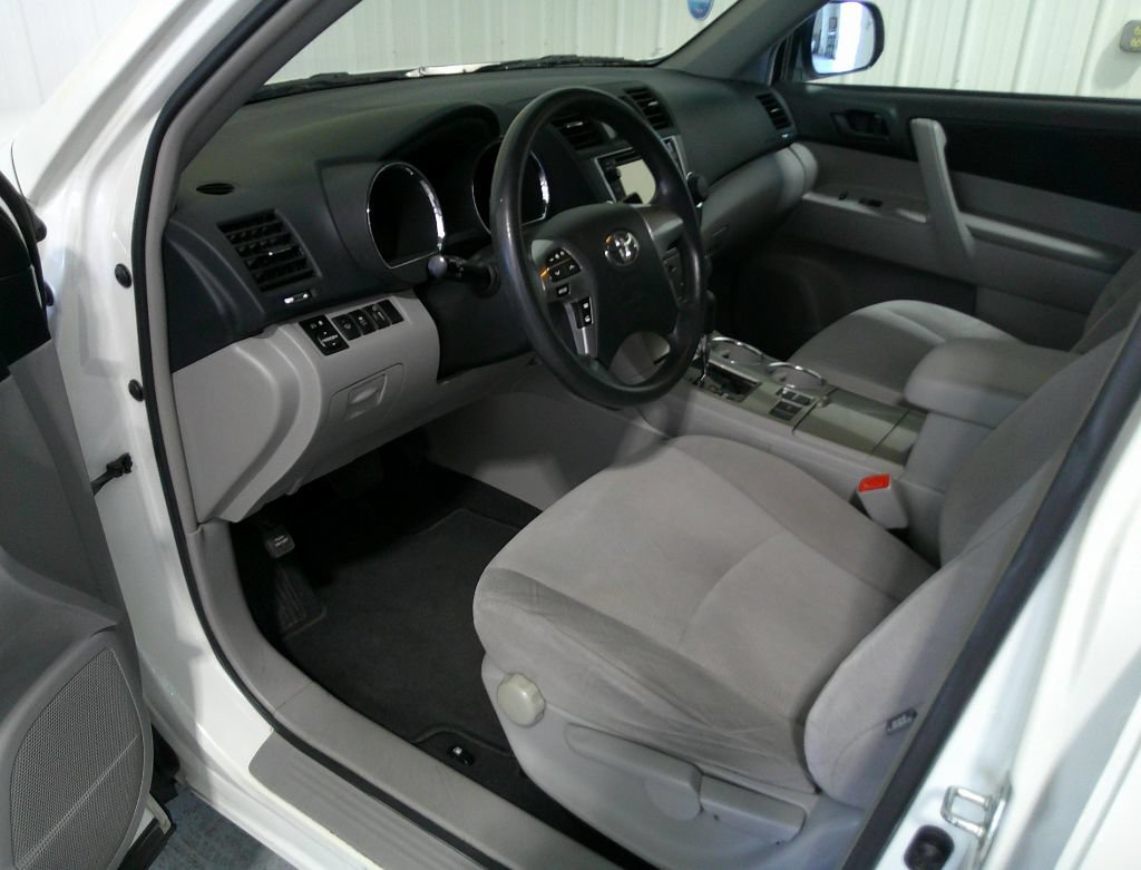 Used 2013 Toyota Highlander Plus FWD image 20