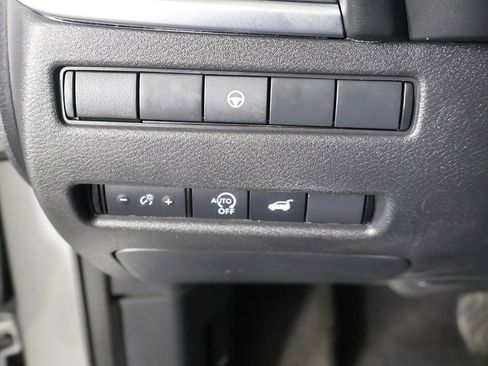 Used 2025 Nissan Rogue SV FWD image 28