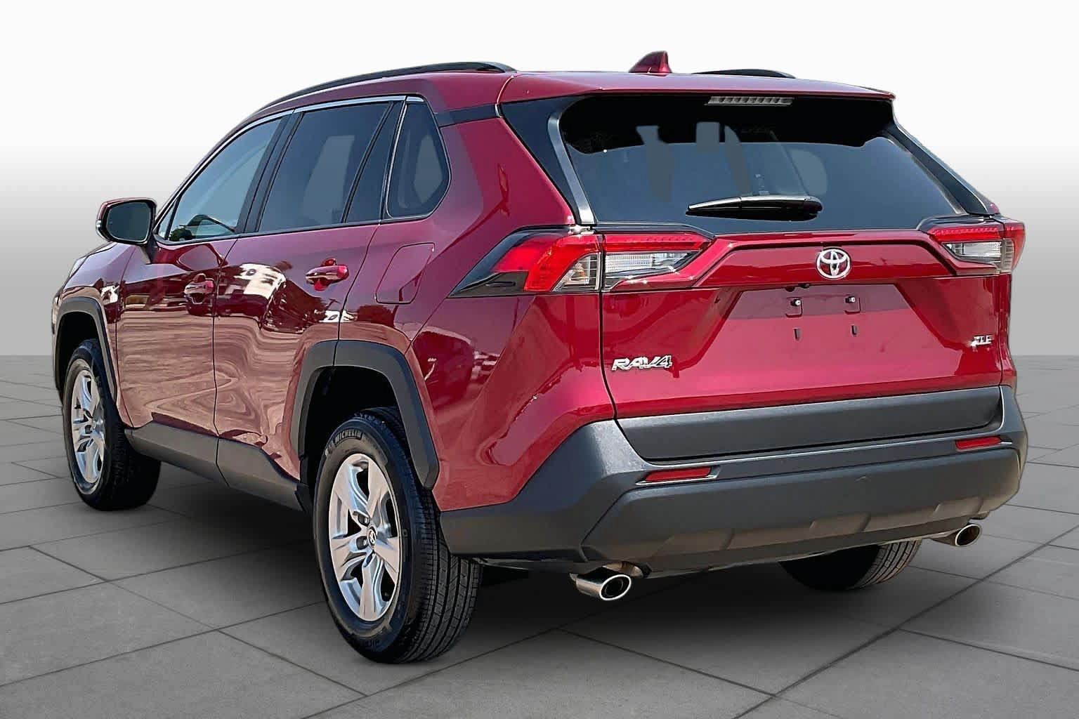 Used 2025 Toyota RAV4 XLE FWD image 12