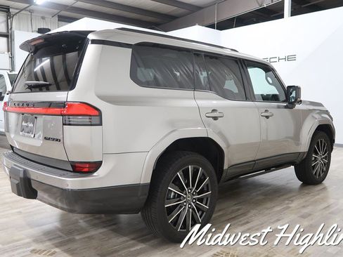 Used 2024 Lexus GX 550 w/ Accessory Package (2T) AWD/4WD image 9