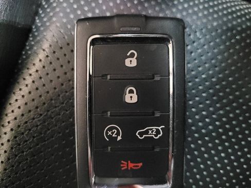 Used 2021 Jeep Grand Cherokee L Overland w/ Advanced Protech Group III AWD/4WD image 32