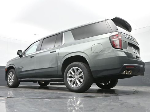 Used 2023 Chevrolet Suburban Premier AWD/4WD image 32