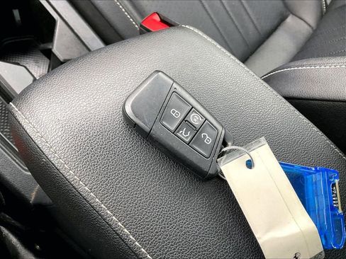 Used 2023 Volkswagen Tiguan SE image 28