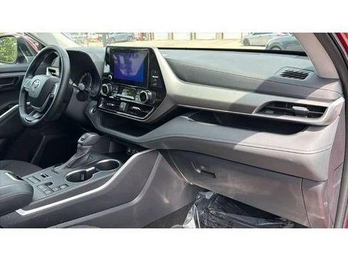 Certified 2025 Toyota Highlander LE AWD/4WD image 41